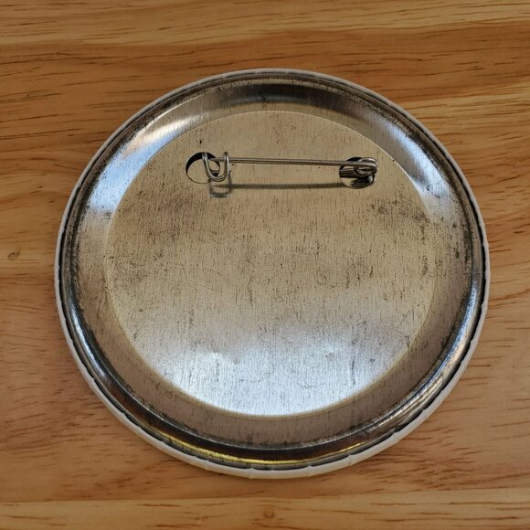 Disneyland "Blast To The Past" Button Pin Retro 1980s Minnie & Mickey Mouse - Picture 2 of 3